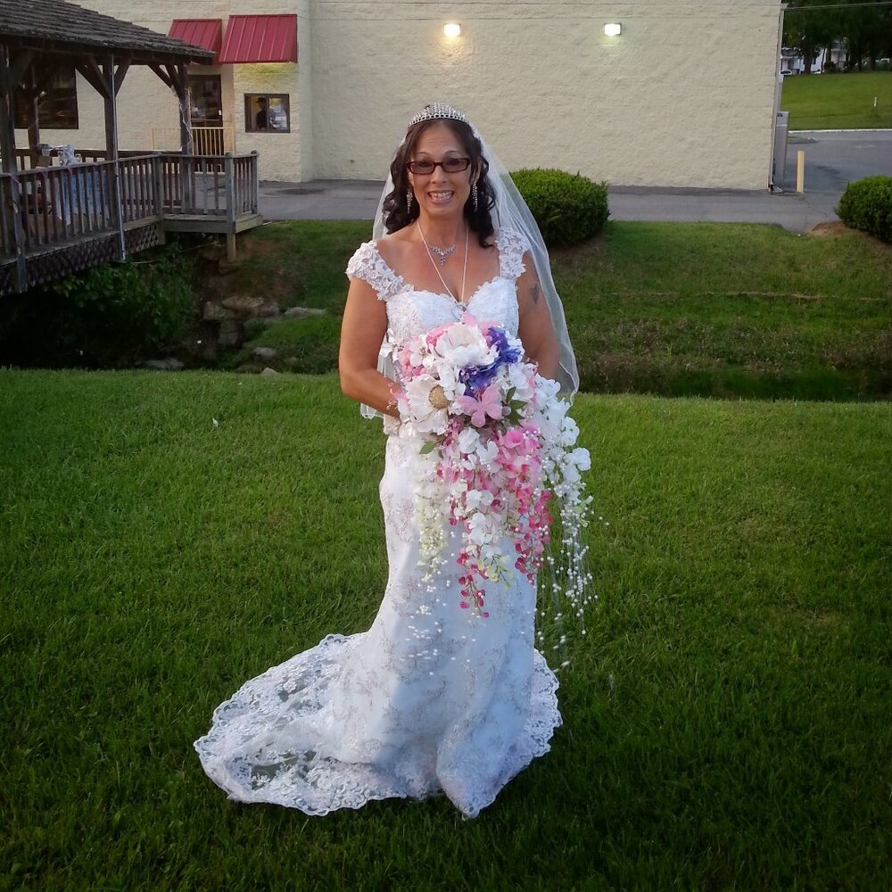 White Full-Length Lace Sheer Waist Corset Boning Wedding Dress Tiara Veil Size 2